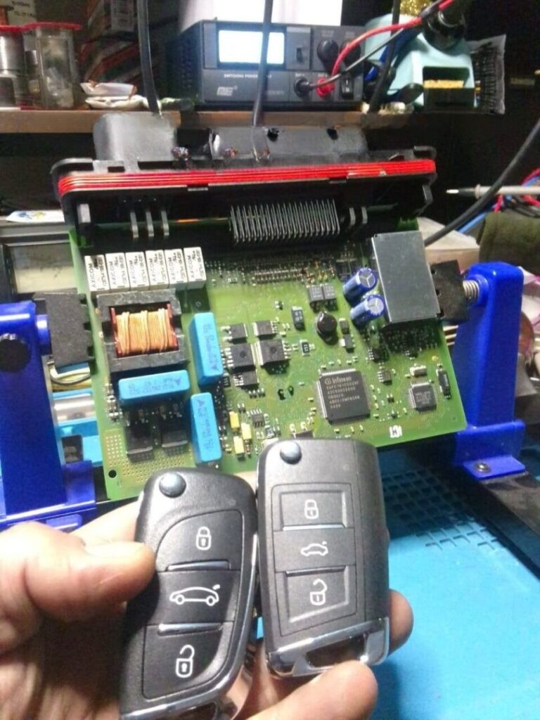 Touareg keys and electronic circuit board for programming